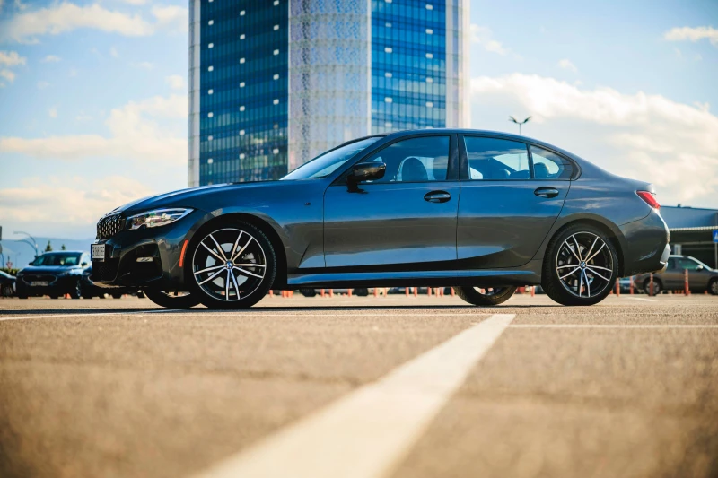 BMW 330 Xdrive M-pack, снимка 11 - Автомобили и джипове - 53417273