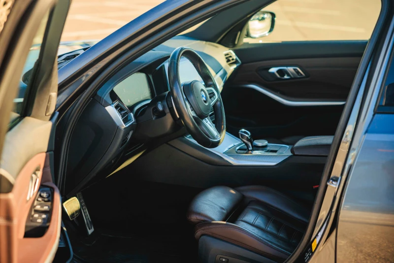 BMW 330 Xdrive M-pack, снимка 13 - Автомобили и джипове - 53417273