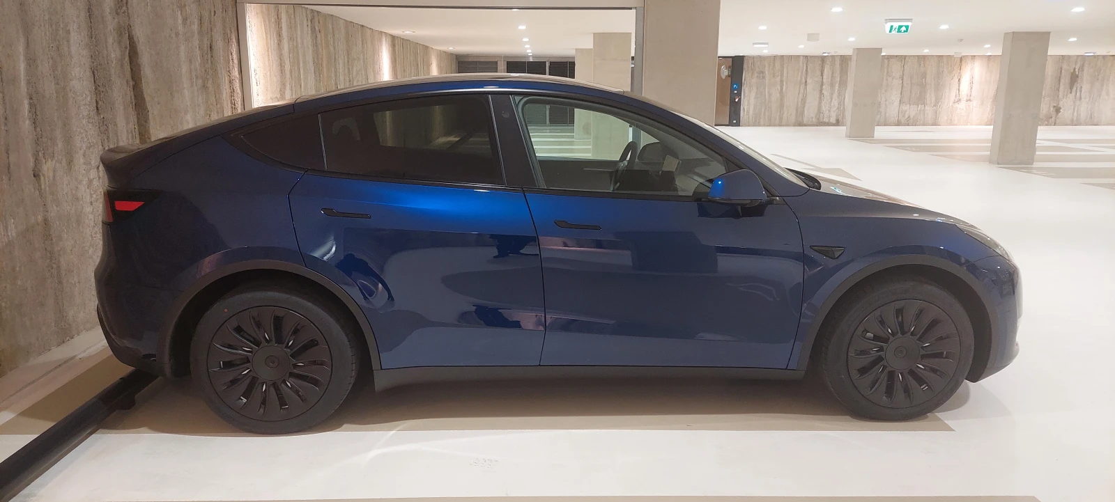 Tesla Model Y Long Range - изображение 9