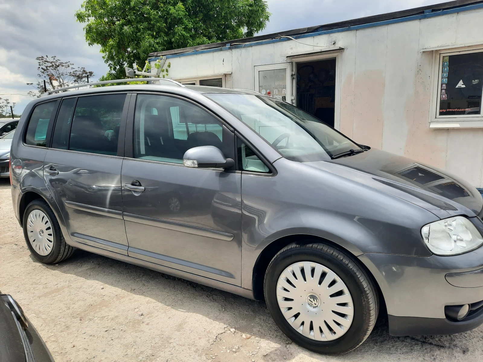 VW Touran 1.9TDI КАТО НОВ - изображение 2
