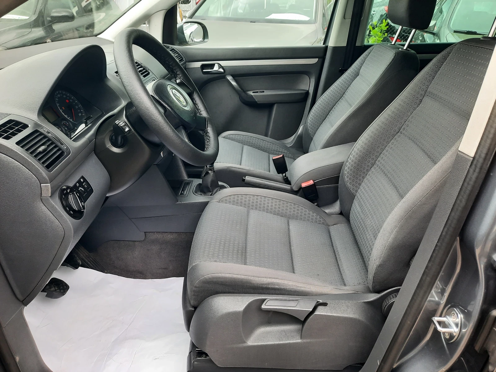 VW Touran 1.9TDI КАТО НОВ - изображение 9