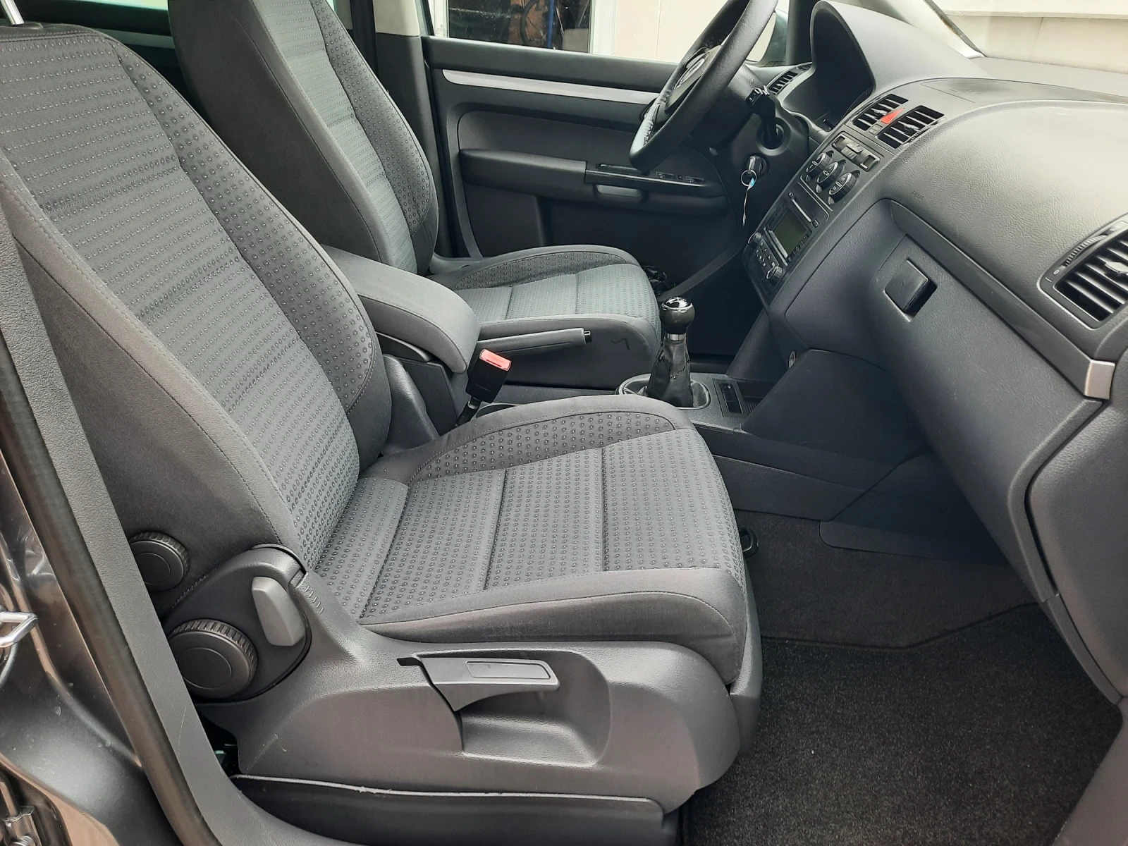 VW Touran 1.9TDI КАТО НОВ - изображение 10
