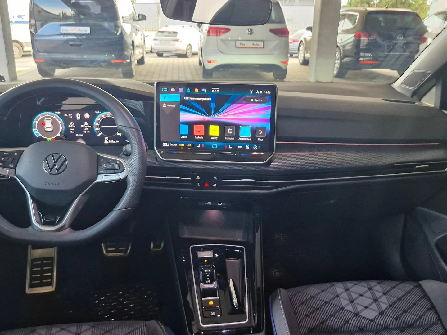 VW Golf 8 R-Line 1.5 eTSI OPF DSG - изображение 4