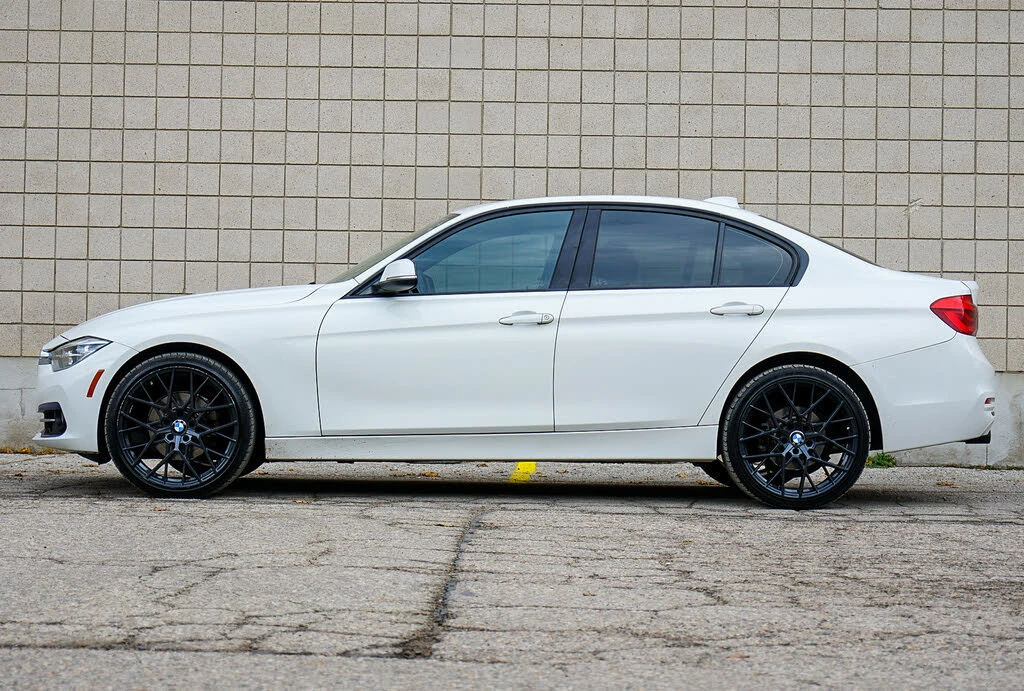 BMW 330 xDrive * АвтоКреди* (ЦЕНА ДО БГ)*  - изображение 3