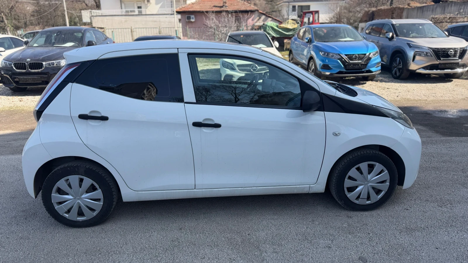 Toyota Aygo 1.0, снимка 2 - Автомобили и джипове - 53836895