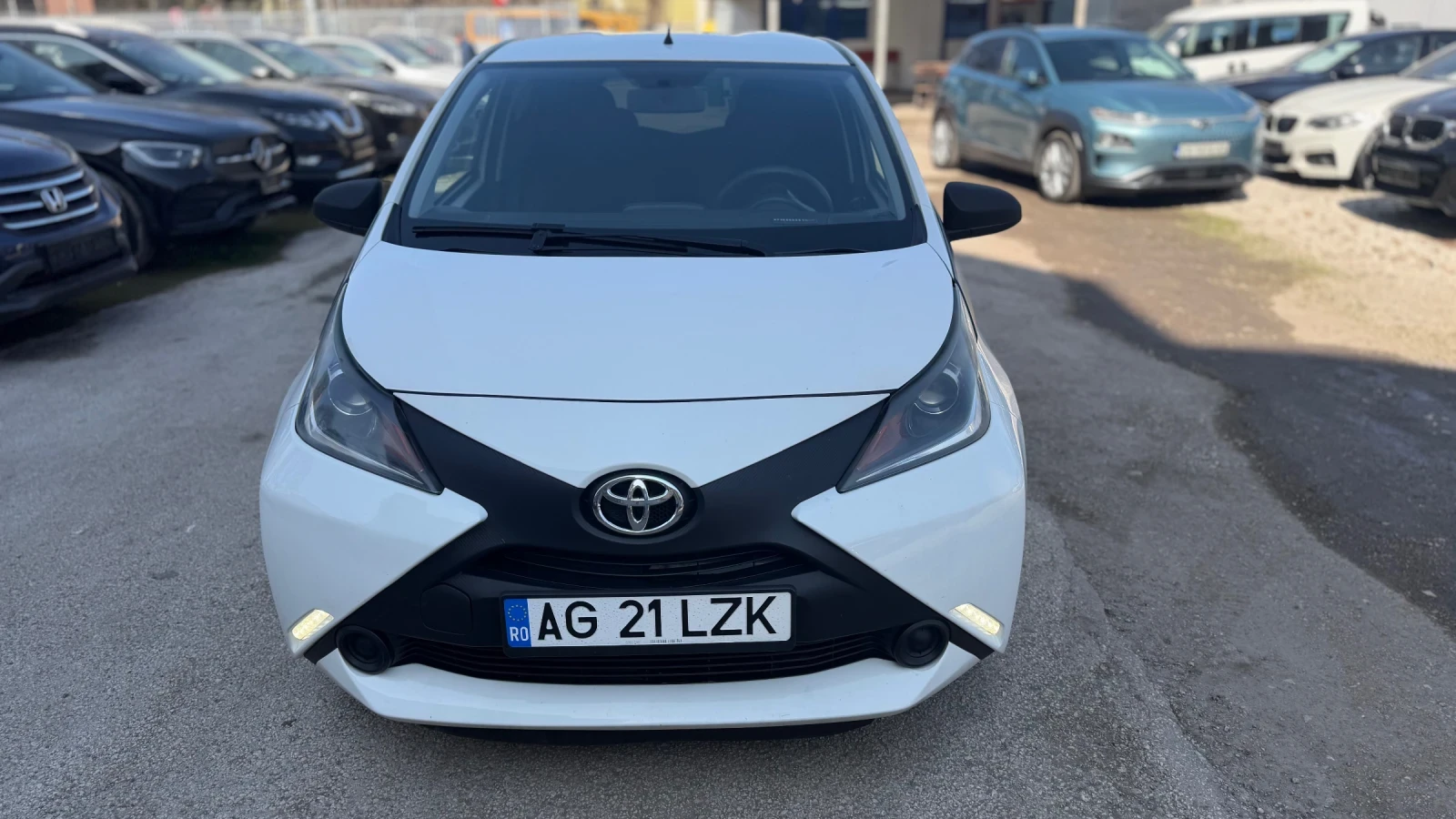 Toyota Aygo 1.0, снимка 7 - Автомобили и джипове - 53836895