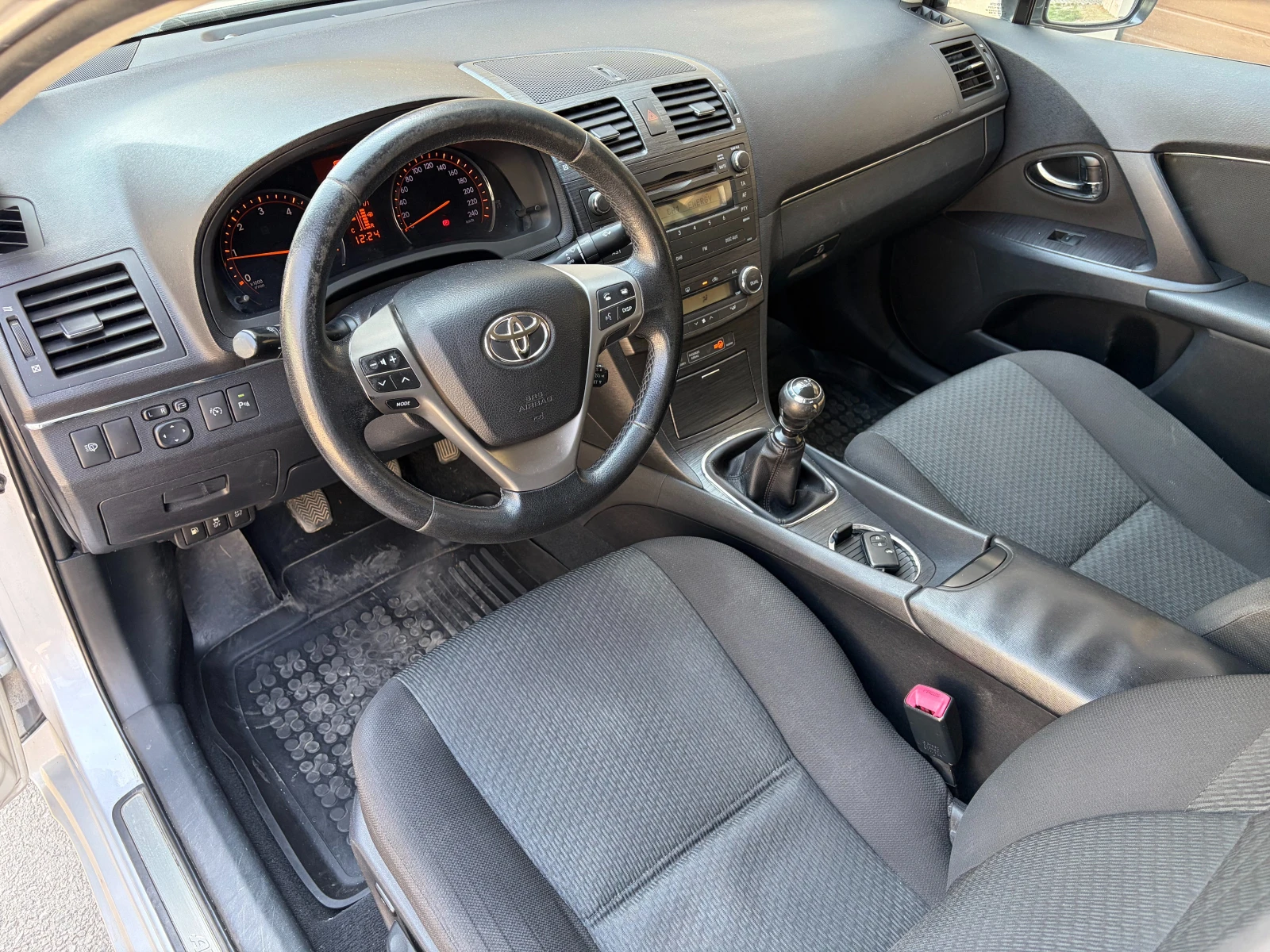 Toyota Avensis 2.2d, снимка 7 - Автомобили и джипове - 54341675