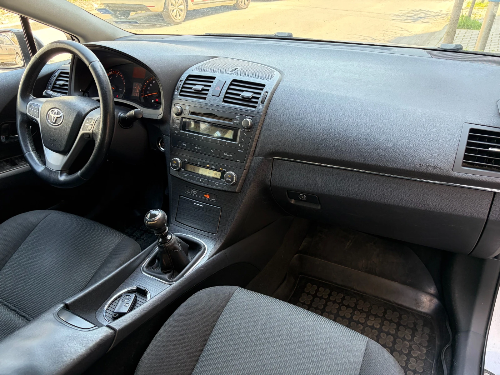 Toyota Avensis 2.2d, снимка 16 - Автомобили и джипове - 54341675
