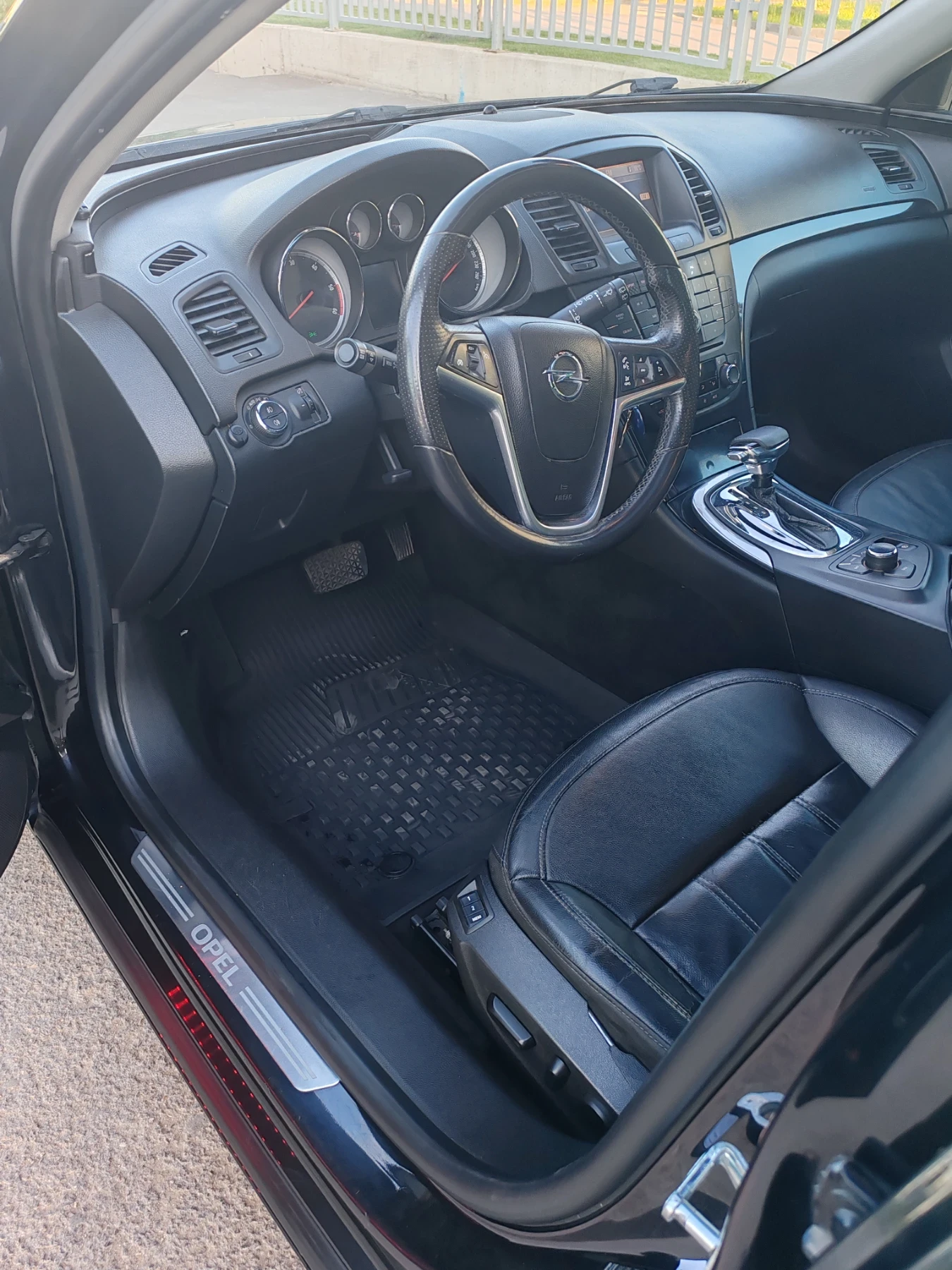Opel Insignia, снимка 6 - Автомобили и джипове - 54722644