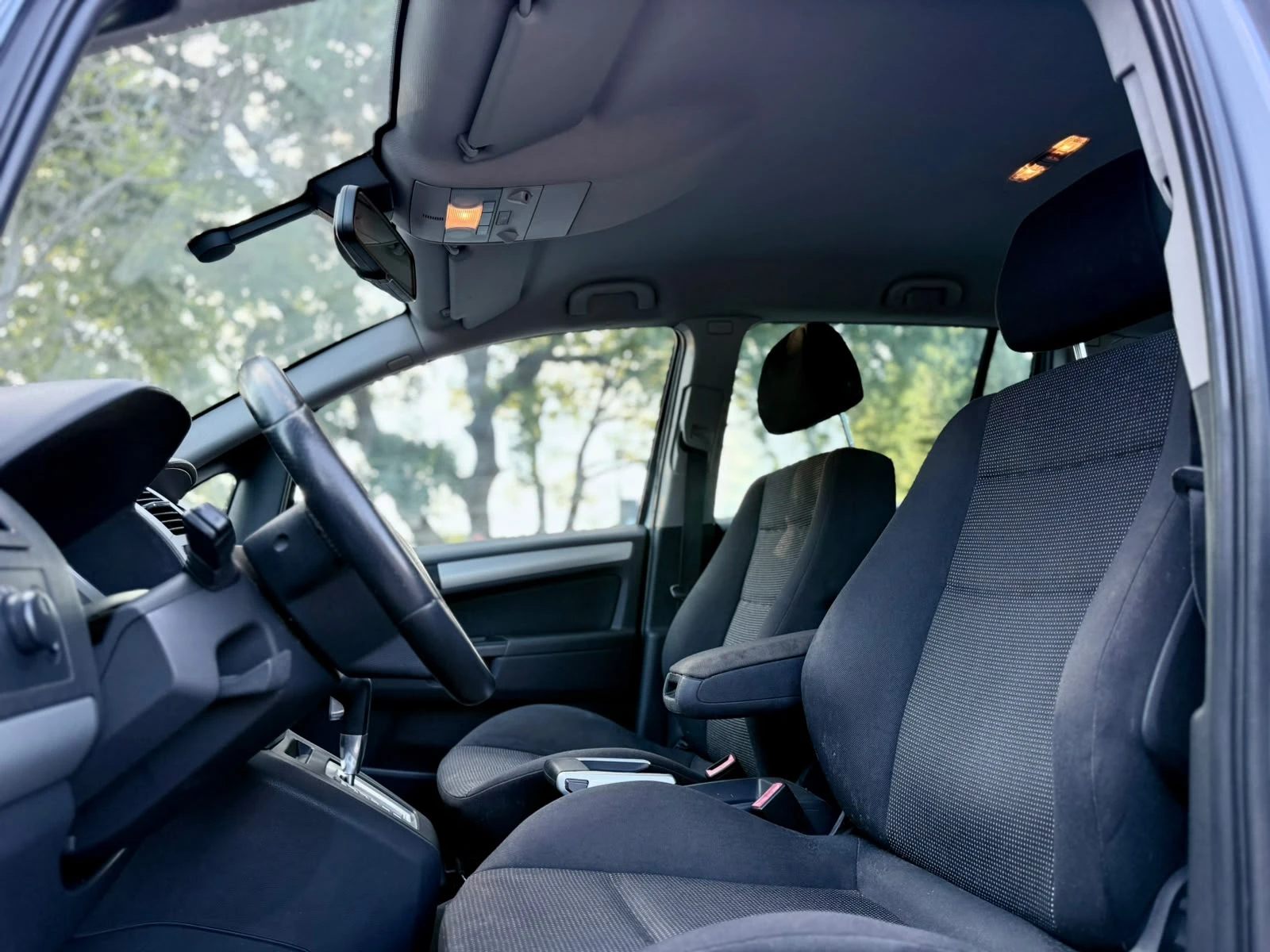 Opel Zafira 1.9CDTI* 7 МЕСТЕН* РЕАЛНИ КИЛОМЕТРИ* ГАРАЖЕН, снимка 8 - Автомобили и джипове - 55238236