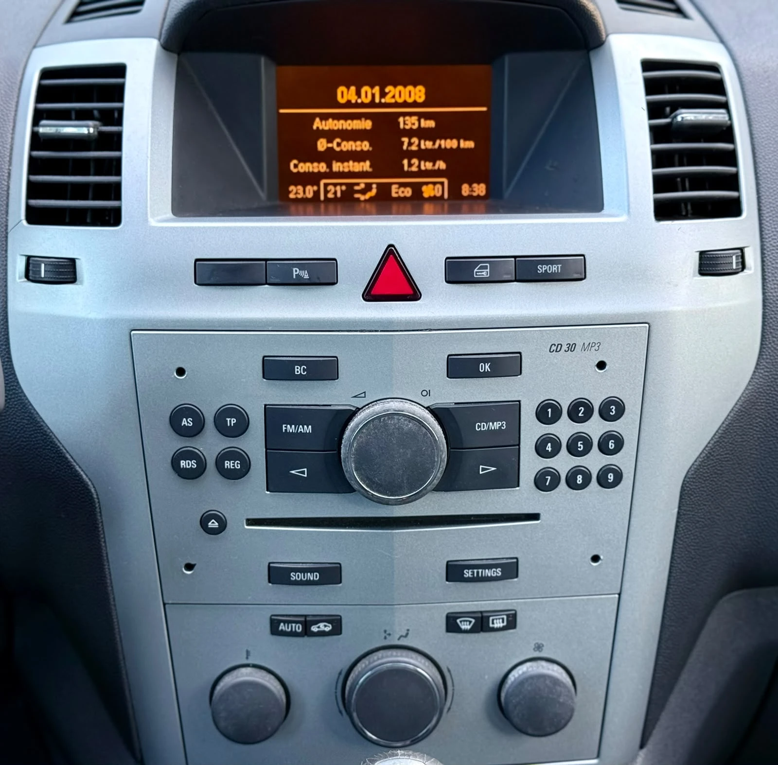 Opel Zafira 1.9CDTI* 7 МЕСТЕН* РЕАЛНИ КИЛОМЕТРИ* ГАРАЖЕН, снимка 12 - Автомобили и джипове - 55238236