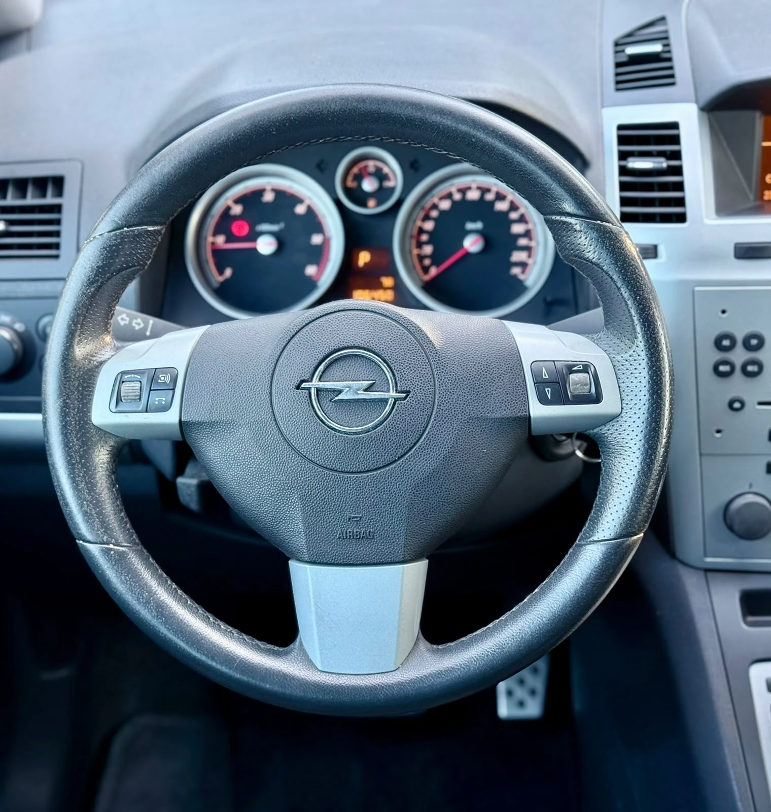 Opel Zafira 1.9CDTI* 7 МЕСТЕН* РЕАЛНИ КИЛОМЕТРИ* ГАРАЖЕН, снимка 10 - Автомобили и джипове - 55238236