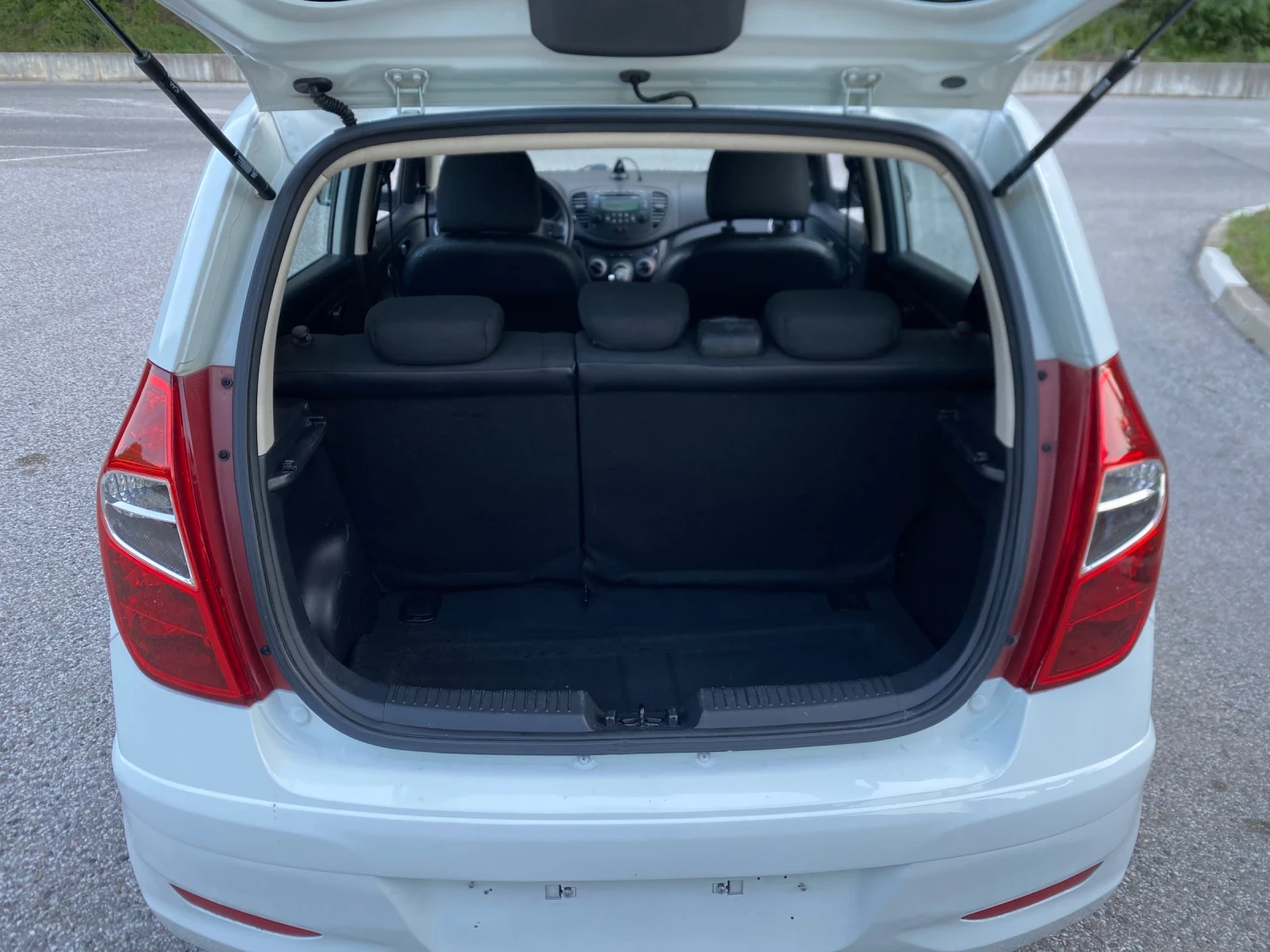 Hyundai I10 1.2i* 84кс* АВТОМАТ* 4-цилиндров двигател, снимка 14 - Автомобили и джипове - 55409857