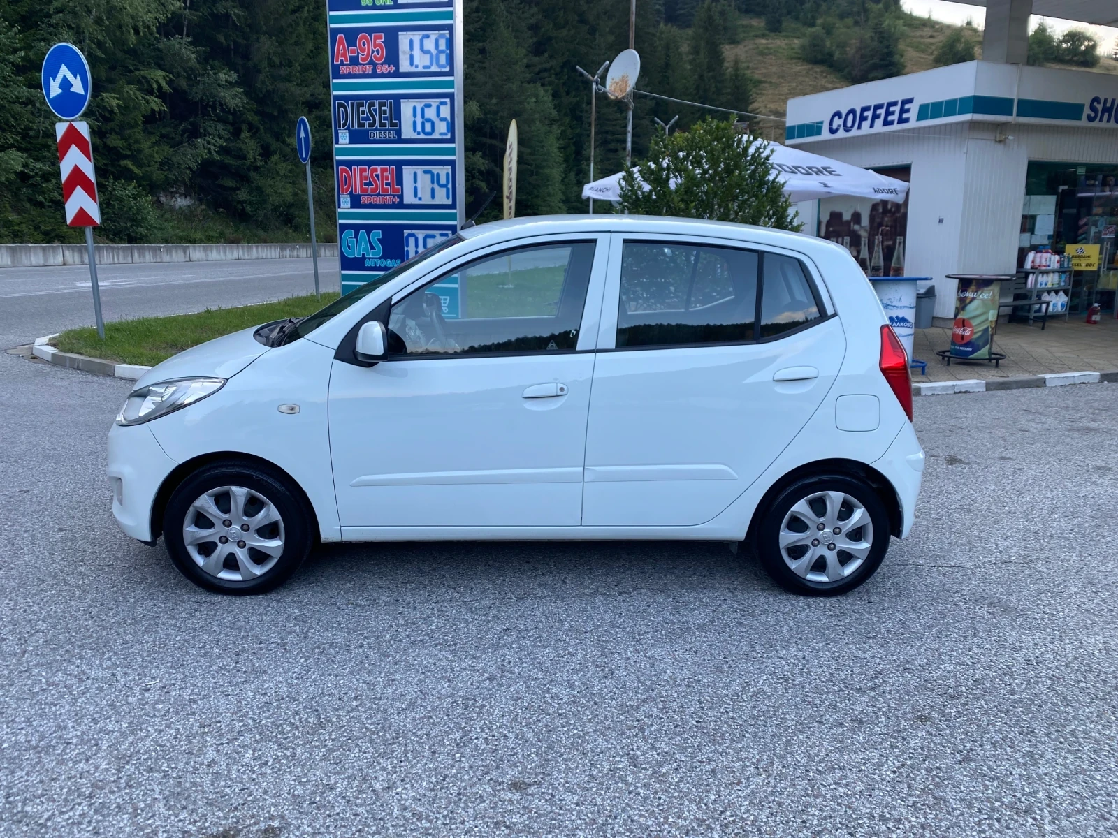Hyundai I10 1.2i* 84кс* АВТОМАТ* 4-цилиндров двигател, снимка 2 - Автомобили и джипове - 55409857