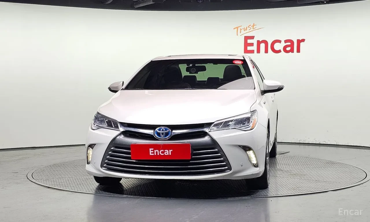 Toyota Camry 2.5 Hybrid XLE| Automatic| Кожа| JBL Premium, снимка 2 - Автомобили и джипове - 55689152