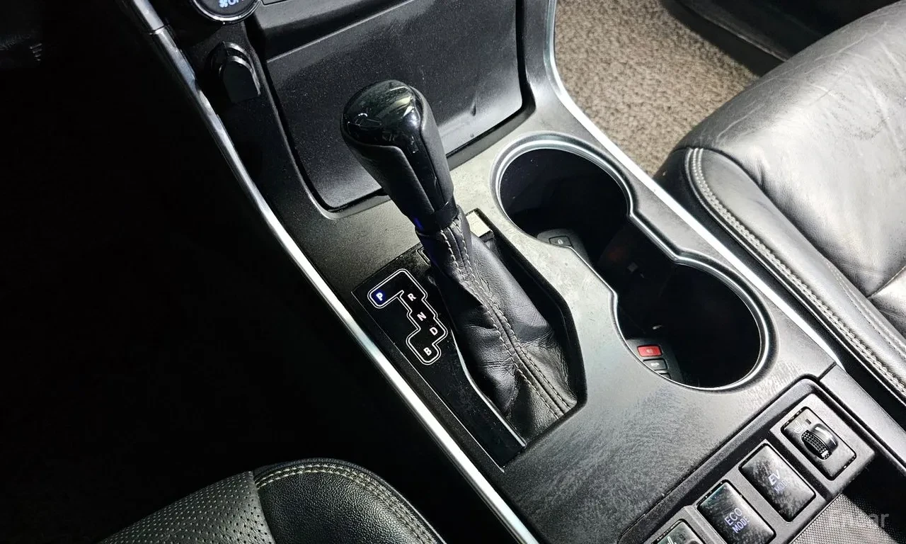 Toyota Camry 2.5 Hybrid XLE| Automatic| Кожа| JBL Premium, снимка 9 - Автомобили и джипове - 55689152