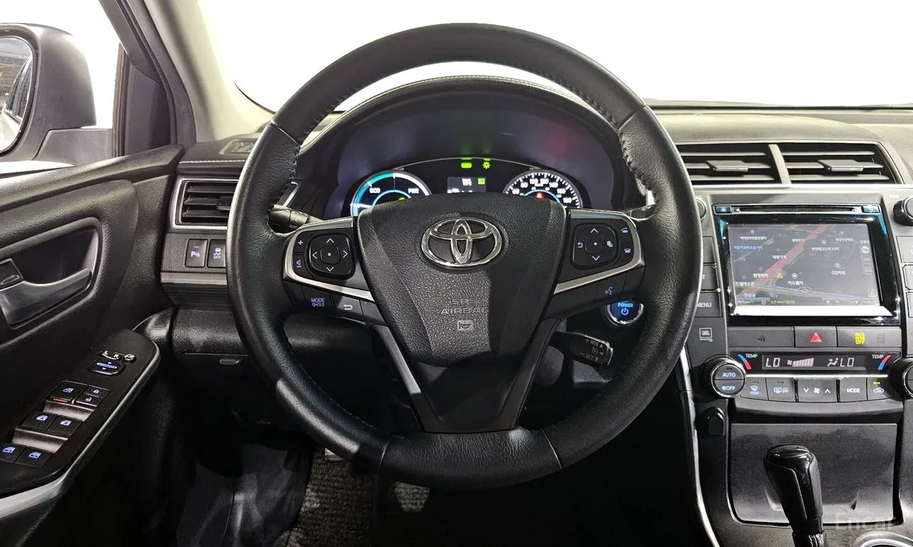 Toyota Camry 2.5 Hybrid XLE| Automatic| Кожа| JBL Premium, снимка 5 - Автомобили и джипове - 55689152