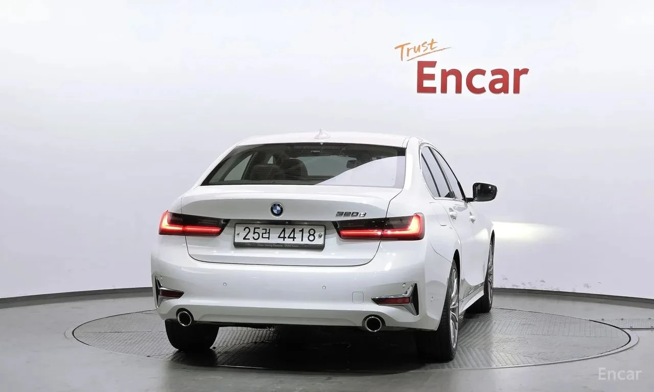 BMW 320 d Luxury/ПОДГРЕВ/ШИБЕДАХ/ФИНАНСИРАНЕ, снимка 4 - Автомобили и джипове - 56134313