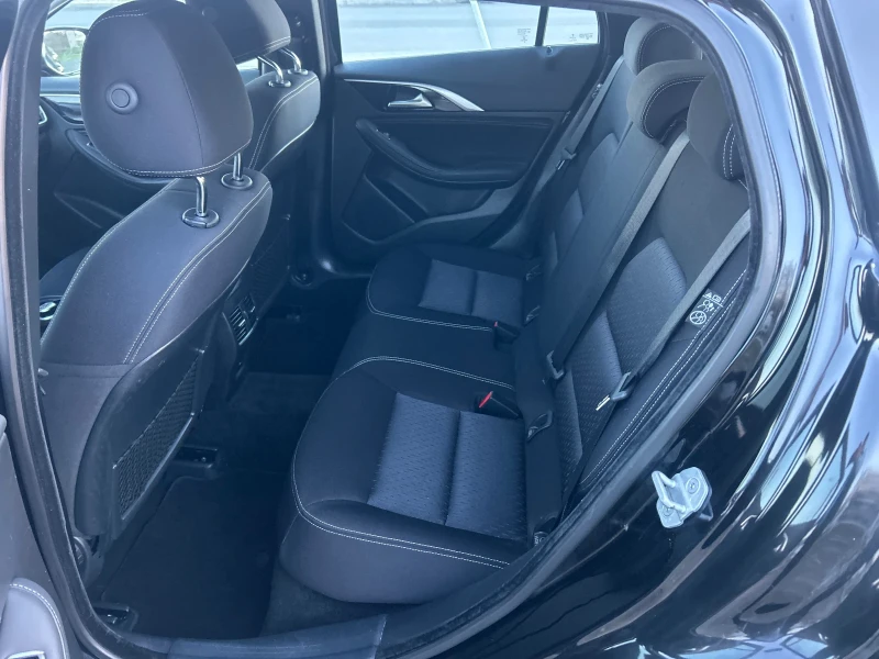 Infiniti Q30 PREMIUM / 4X4 / АВТОМАТИК / 360 КАМЕРА / ЕВРО6F, снимка 14 - Автомобили и джипове - 52817137