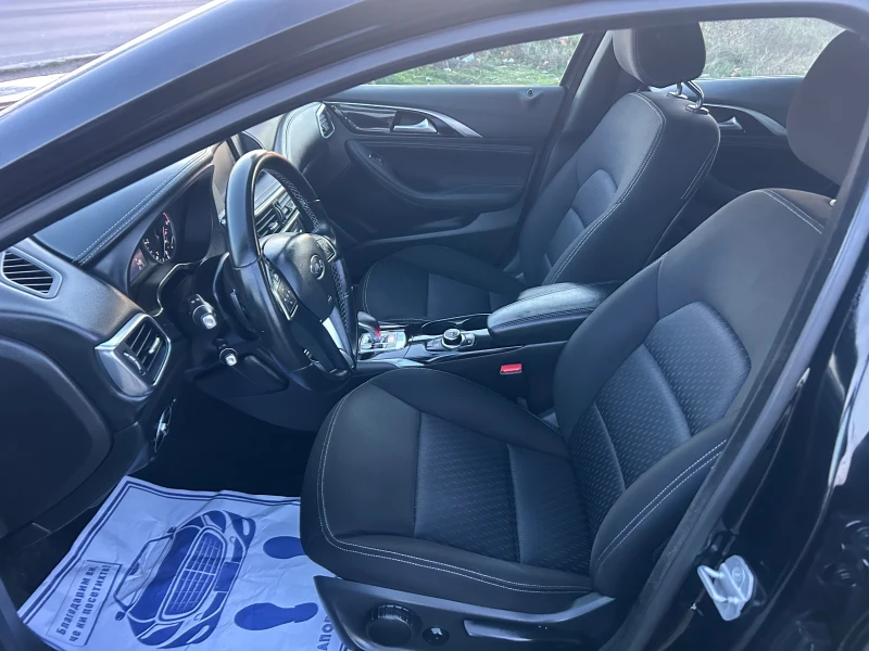 Infiniti Q30 PREMIUM / 4X4 / АВТОМАТИК / 360 КАМЕРА / ЕВРО6F, снимка 13 - Автомобили и джипове - 52817137