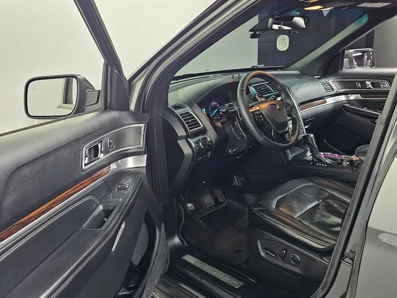 Ford Explorer 2.3 AWD, снимка 10 - Автомобили и джипове - 54351885