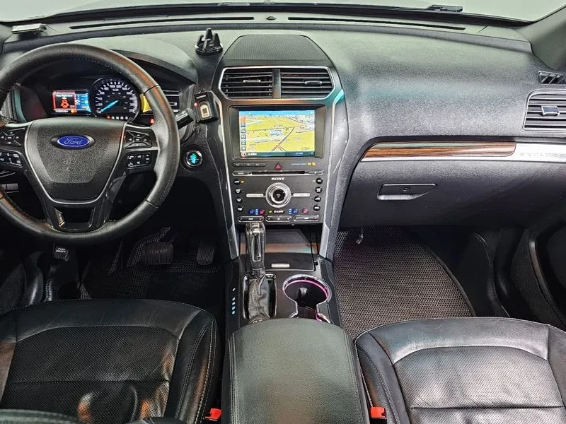 Ford Explorer 2.3 AWD, снимка 7 - Автомобили и джипове - 54351885