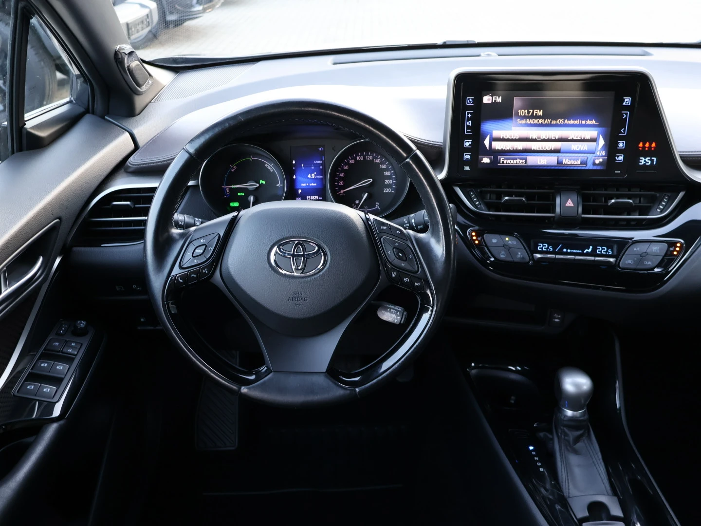 Toyota C-HR LED/BIXENON/ПАРКТРОНИК/ПОДГРЕВ/КАМЕРА/КОЖЕН САЛОН/ - изображение 10