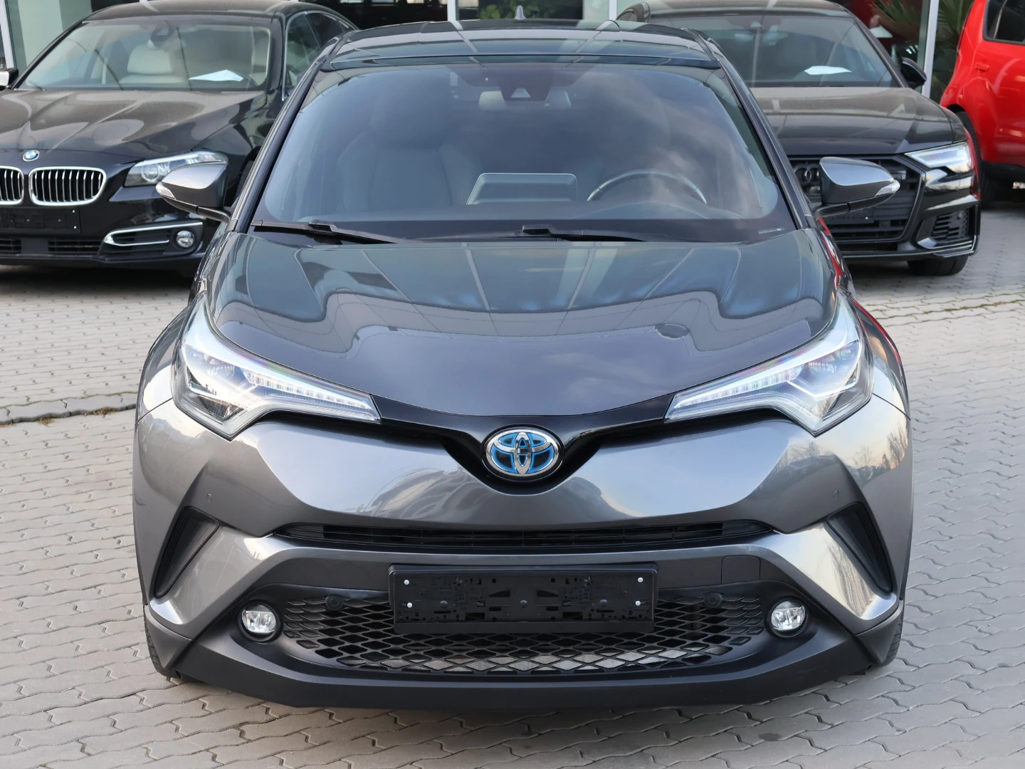 Toyota C-HR LED/BIXENON/ПАРКТРОНИК/ПОДГРЕВ/КАМЕРА/КОЖЕН САЛОН/ - изображение 2