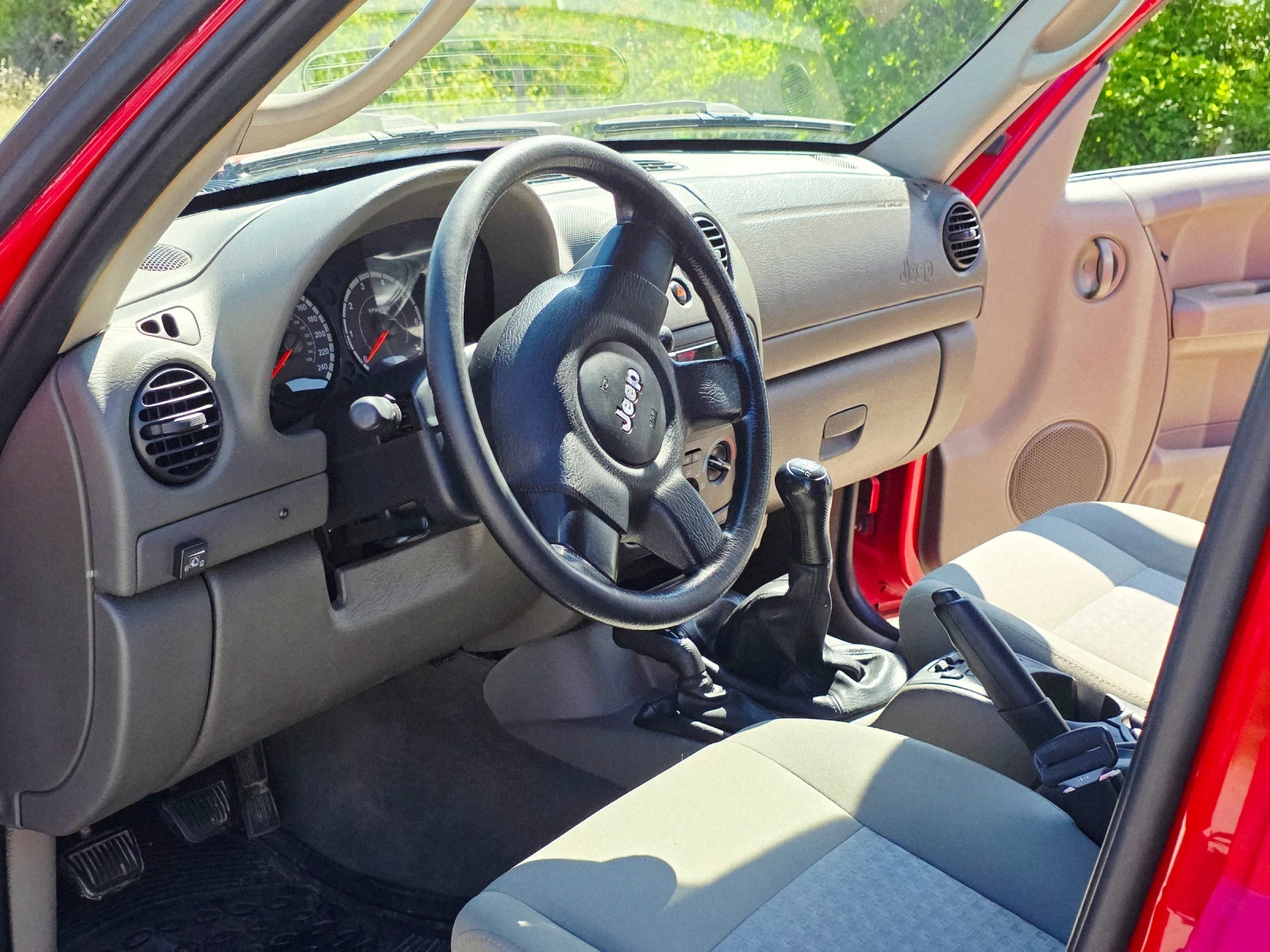 Jeep Cherokee 2.4i  | Mobile.bg   13