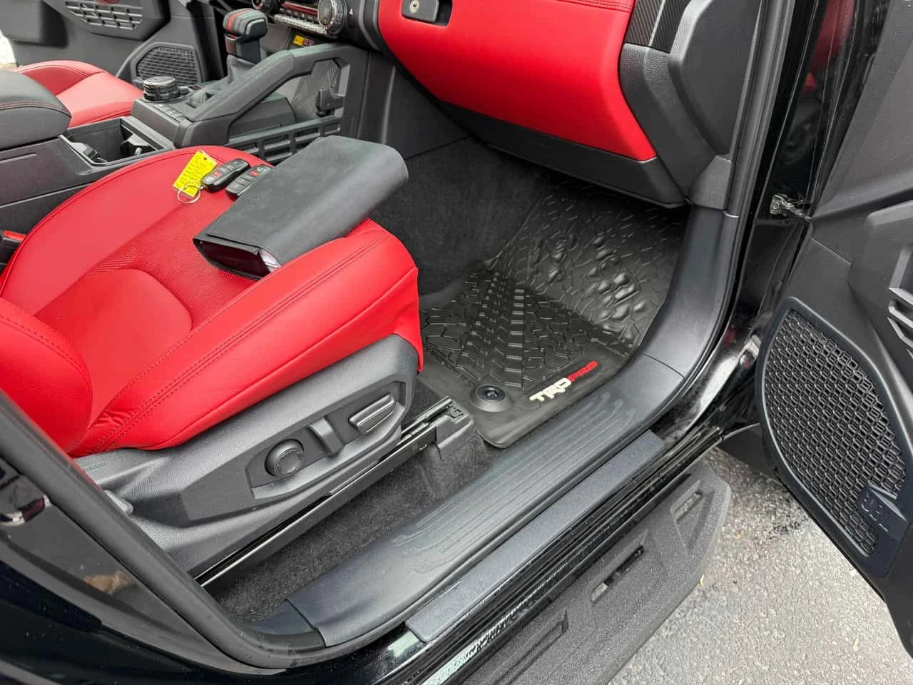 Toyota Tacoma * Hybrid * 2 КЛЮЧА* ПОДГРЕВ* KEYLESS* , снимка 12 - Автомобили и джипове - 54125403