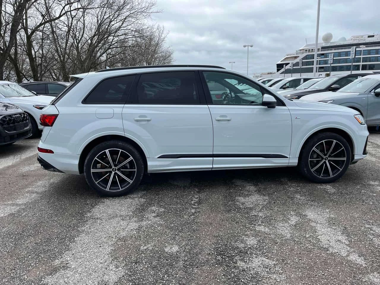 Audi Q7 * ГЛАВНО ПРЕДСТАВИТЕЛСТВО НА AUDI* , снимка 4 - Автомобили и джипове - 54366866