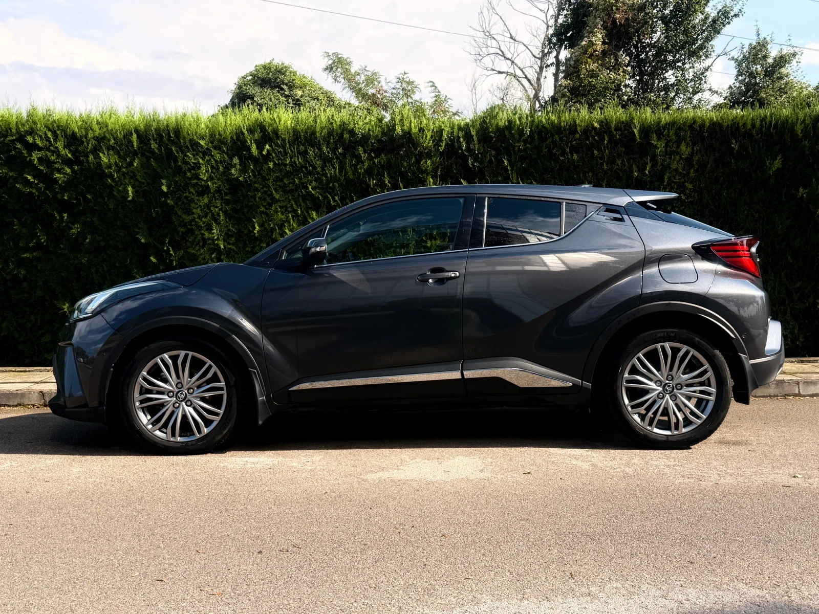 Toyota C-HR Classy / В гаранция, снимка 2 - Автомобили и джипове - 55360919