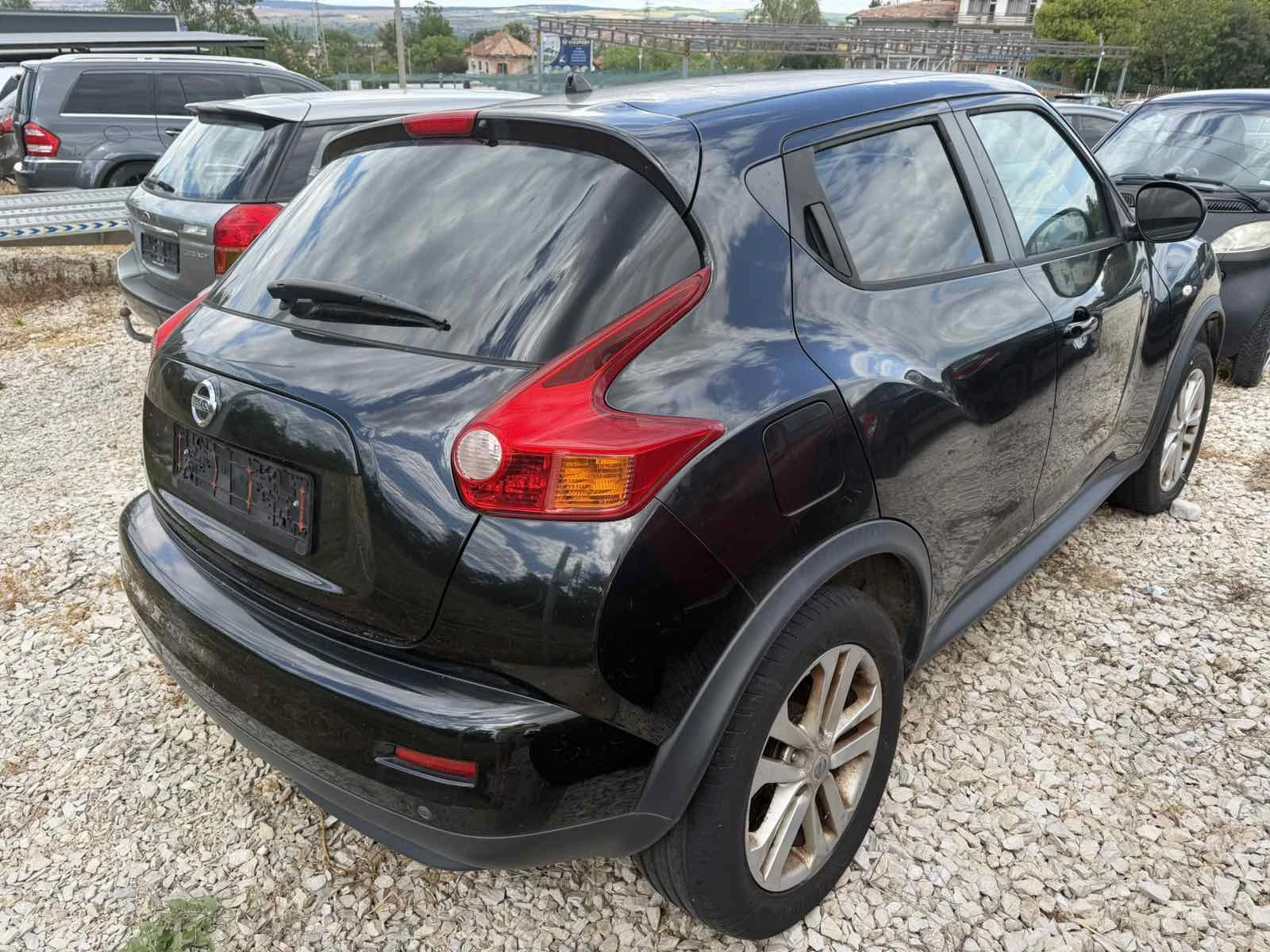 Nissan Juke 1.6i aut, снимка 4 - Автомобили и джипове - 55401734