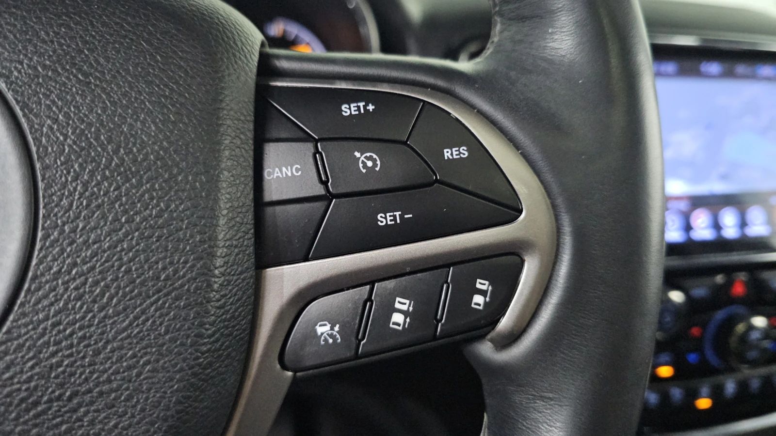 Jeep Grand cherokee OVERLAND / 3.6 / DISTRONIC / ОБДУХ / ПАНО /ПОДГРЕВ, снимка 16 - Автомобили и джипове - 55477021