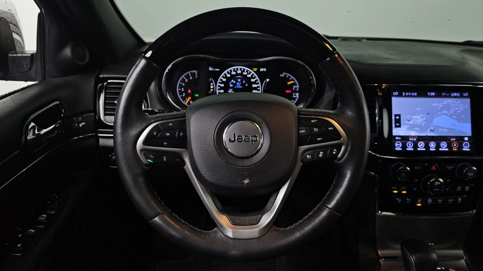 Jeep Grand cherokee OVERLAND / 3.6 / DISTRONIC / ОБДУХ / ПАНО /ПОДГРЕВ, снимка 13 - Автомобили и джипове - 55477021