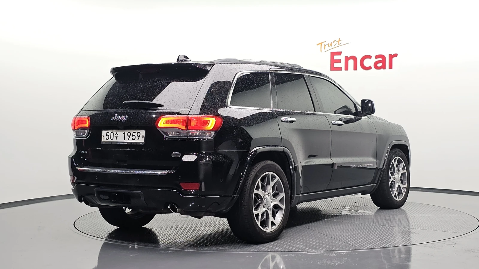 Jeep Grand cherokee OVERLAND / 3.6 / DISTRONIC / ОБДУХ / ПАНО /ПОДГРЕВ, снимка 2 - Автомобили и джипове - 55477021