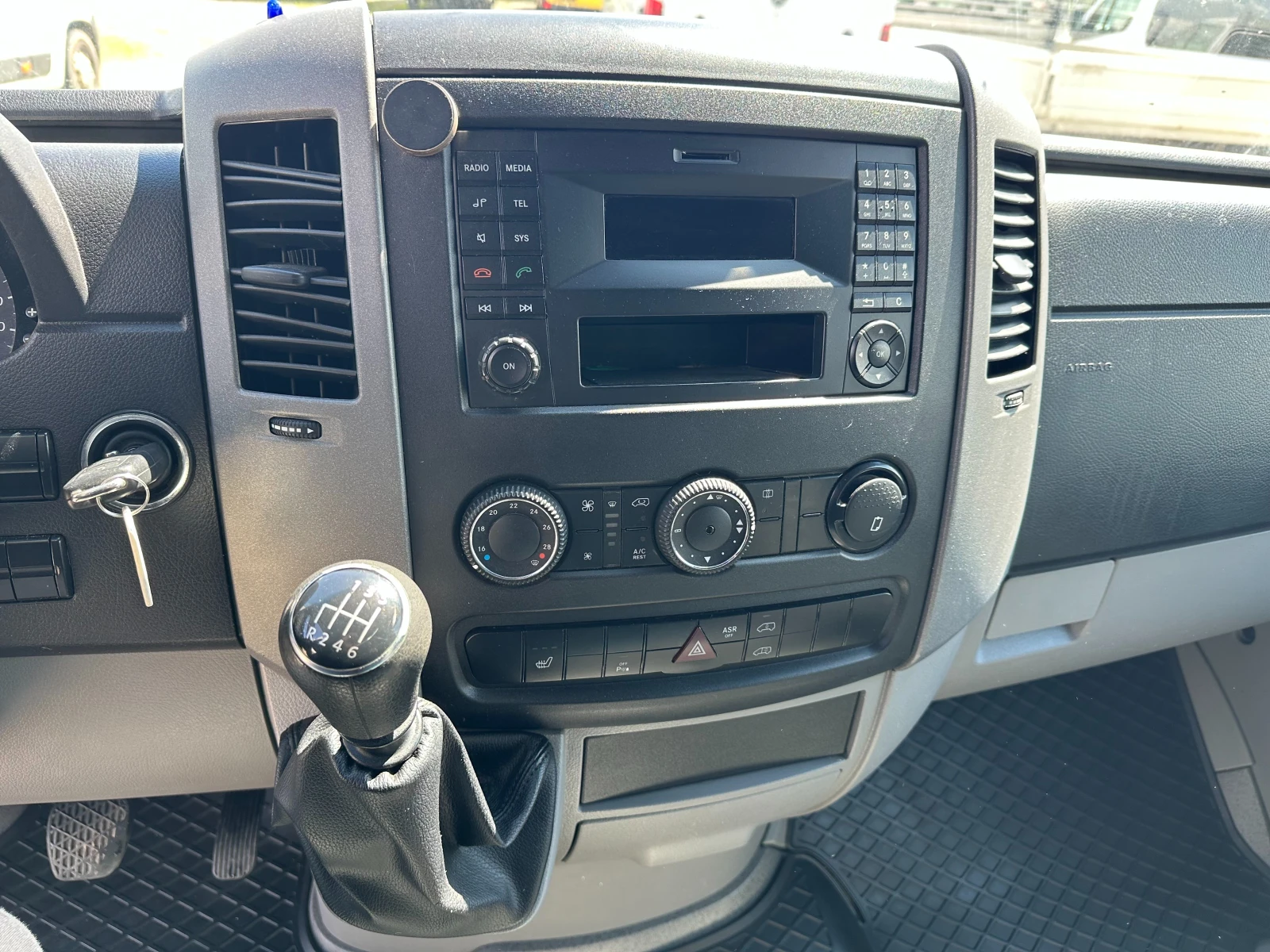 VW Crafter клима/MAXi, снимка 6 - Бусове и автобуси - 54292172