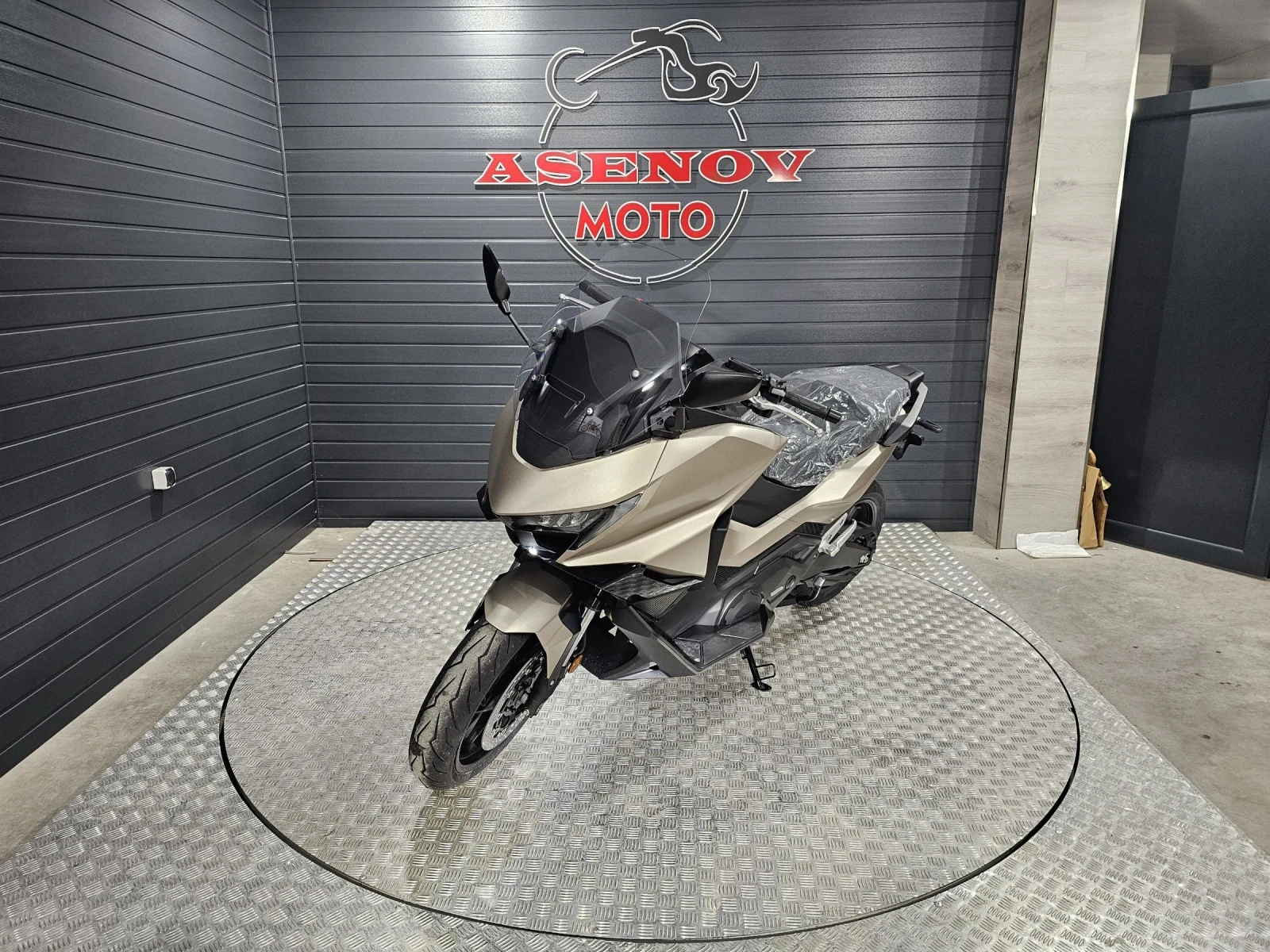 Honda Forza GOLDEN PEARL, снимка 3 - Мотоциклети и мототехника - 54643940