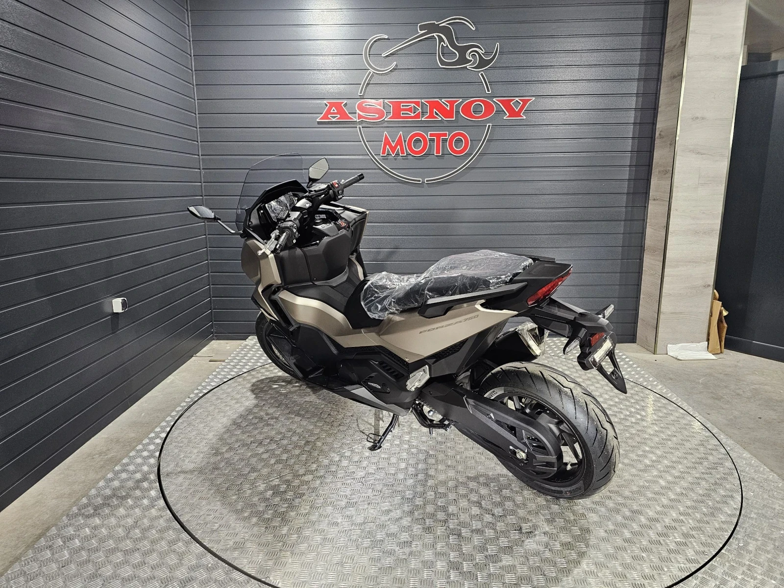 Honda Forza GOLDEN PEARL, снимка 8 - Мотоциклети и мототехника - 54643940