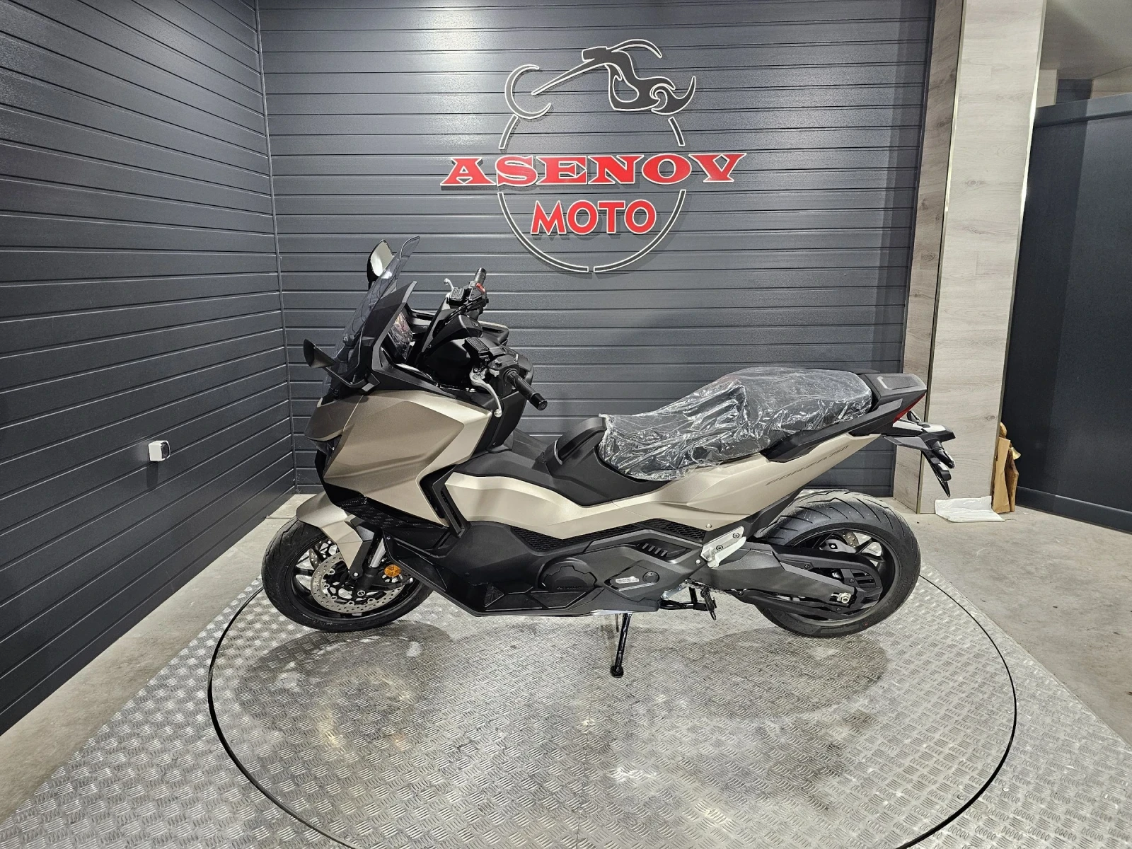 Honda Forza GOLDEN PEARL, снимка 7 - Мотоциклети и мототехника - 54643940