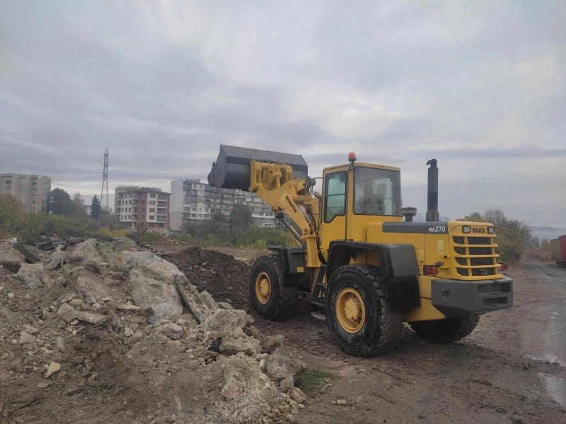 Челен товарач Komatsu WA 270, снимка 9 - Индустриална техника - 49541693