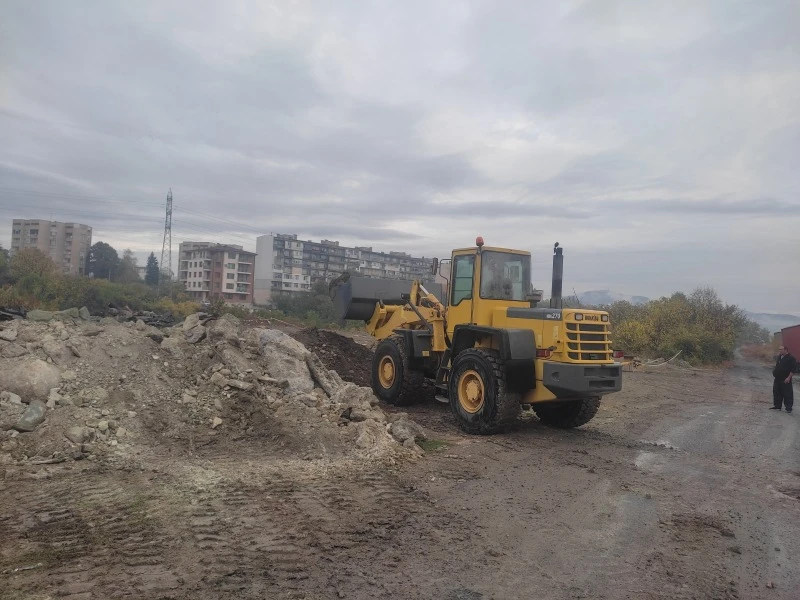 Челен товарач Komatsu WA 270, снимка 3 - Индустриална техника - 44757711