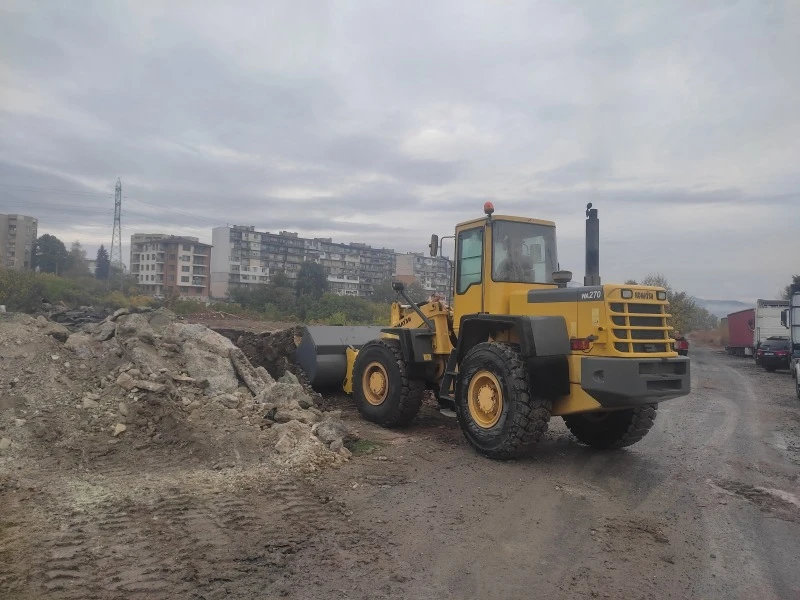 Челен товарач Komatsu WA 270, снимка 6 - Индустриална техника - 49541693