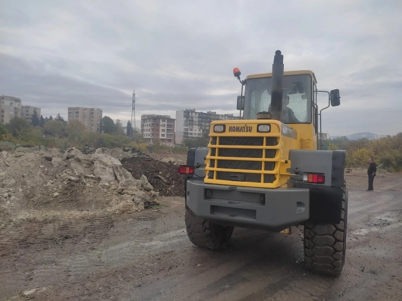 Челен товарач Komatsu WA 270, снимка 5 - Индустриална техника - 49541693