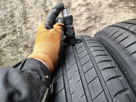 Гуми Летни 235/60R17, снимка 4 - Гуми и джанти - 49443890