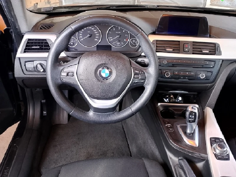 BMW 318 Автомат, навигация Евро5Б, снимка 8 - Автомобили и джипове - 47563229