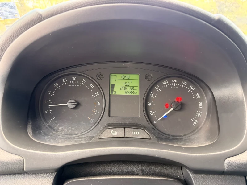 Skoda Fabia 1.6d, снимка 8 - Автомобили и джипове - 52130554