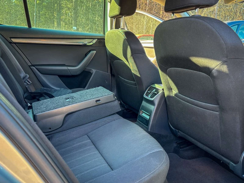 Skoda Octavia, снимка 9 - Автомобили и джипове - 53171743