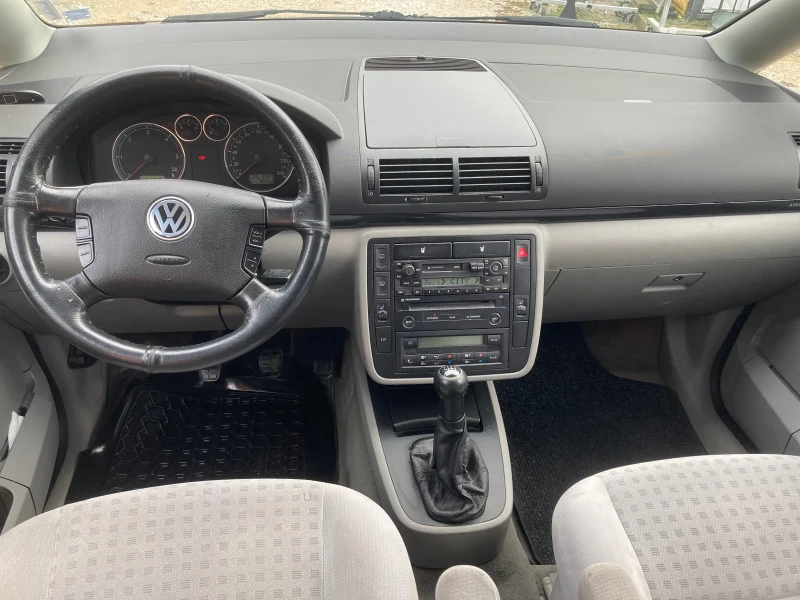 VW Sharan 1.9 TDI, снимка 10 - Автомобили и джипове - 53405192