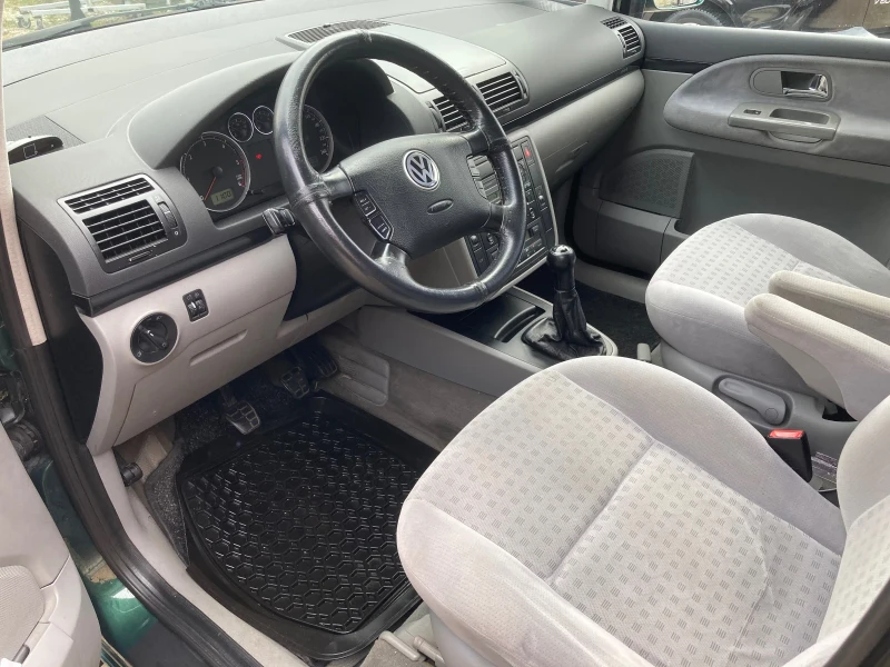 VW Sharan 1.9 TDI, снимка 11 - Автомобили и джипове - 53405192